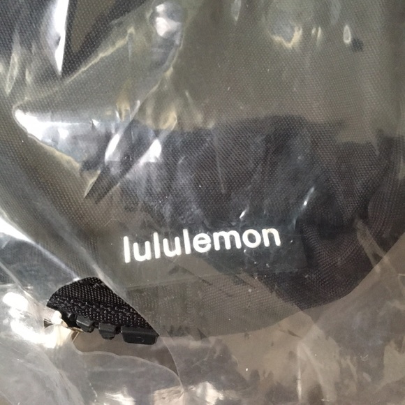BNWT Lululemon Everywhere Belt Bag Black - Picture 7 of 7